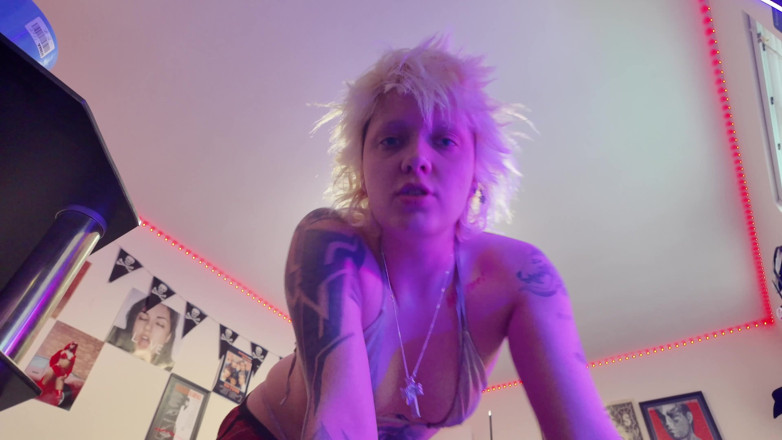 Glitterqueen1999: My Bfs Tiny BFF Giantess