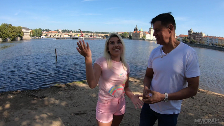 Immoral Live: Johnny Gives Pretty 18 Year Old Lilly an Oral Creampie