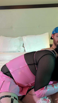 Chica trans en castidad dominada