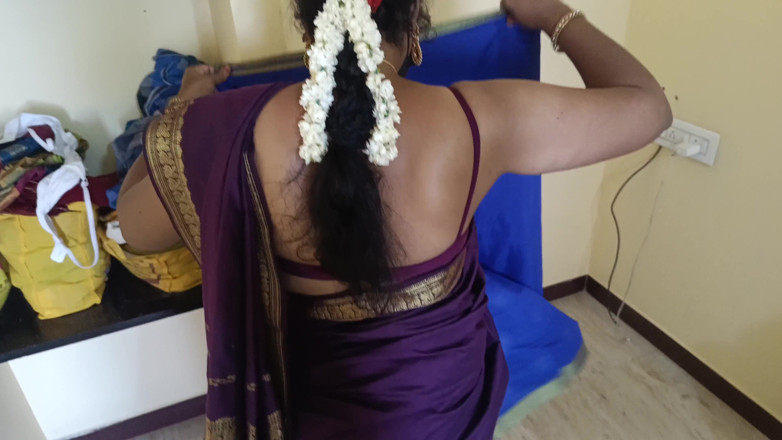 Pushpa studio: grihini sauteli bahan aur uske pati ke saath ghar par...