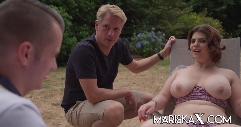 Mariska x: Büyük memeli orta yaşlı seksi kadın için açık havada üçlü