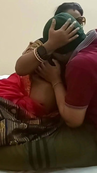 Sexy Kerala Roztomilé vdané ženy Kavya hluboké kouření v krku a drsný sex v těsné kundičce s kancelářskými zaměstnanci doma