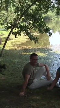 Bruneta s malými kozami miluje anální šukání