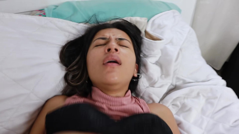 Solo_incognita: Echte sensuele seks eindigt cumshot op het strakke lichaam van...