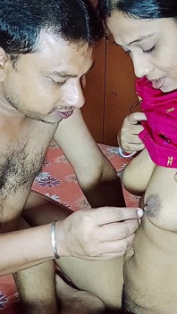 Indian Bengal Pinki Vabi Berkongkek di Davor