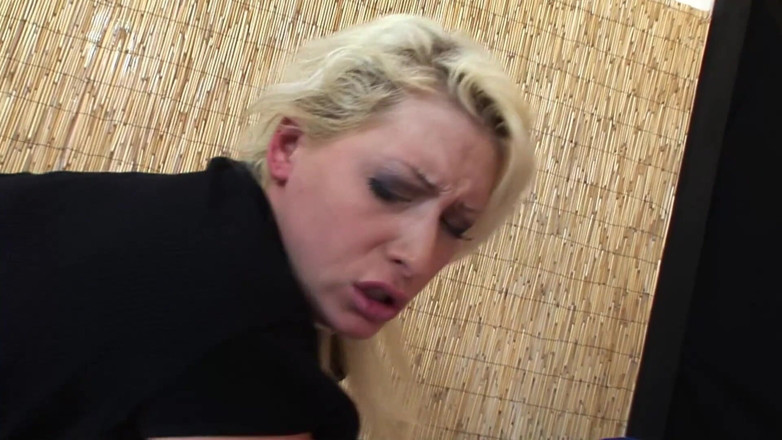 Threesome 4ever: Candy and Robyn share personal trainer's dick