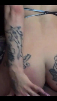 Blaue Lotus... Rose twerking ihren großen weißen sexy arsch und lutscht meinen riesigen großen schwarzen schwanz mit leidenschaft.
