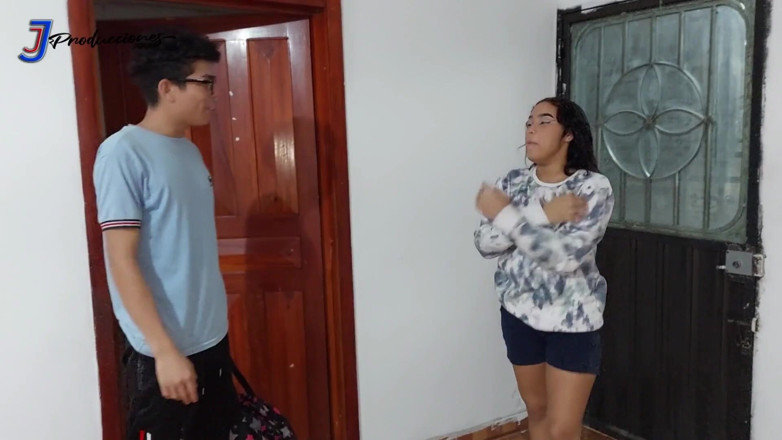Kattytaylor: Tôi đến thăm nhà của con điếm của tôi và nó bú...