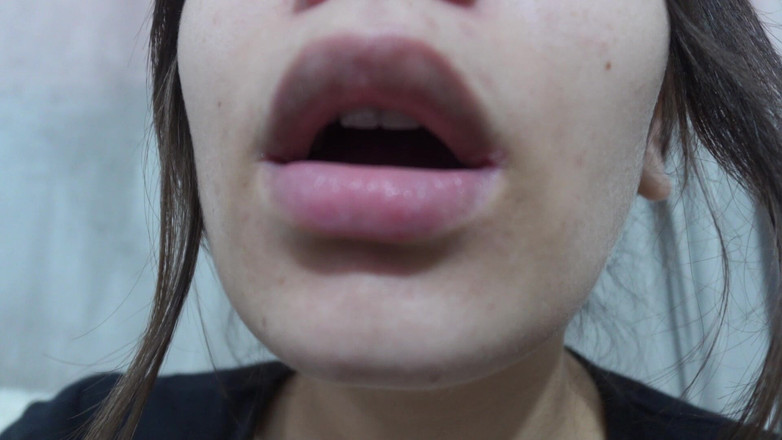 AmayaMori: Moje indická nevlastní sestra má polibek fetiš, neustále posílá polibky...