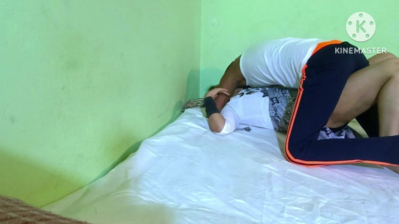 Housewife 69: Adik tiri pertama kali ngentot di kamar tidurnya