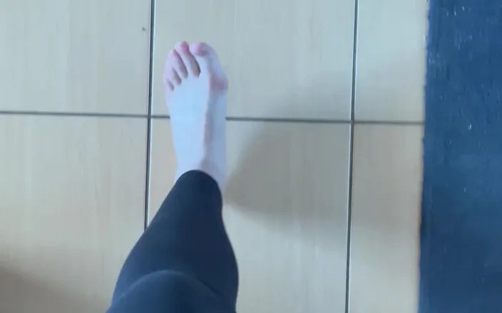 Feet: Walking Barefoot
