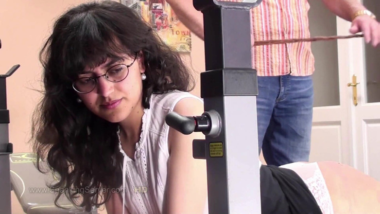 Spanking Server: Yasmeena birch