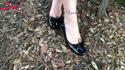 Smokin Fetish: Heißes teen raucht in einem park