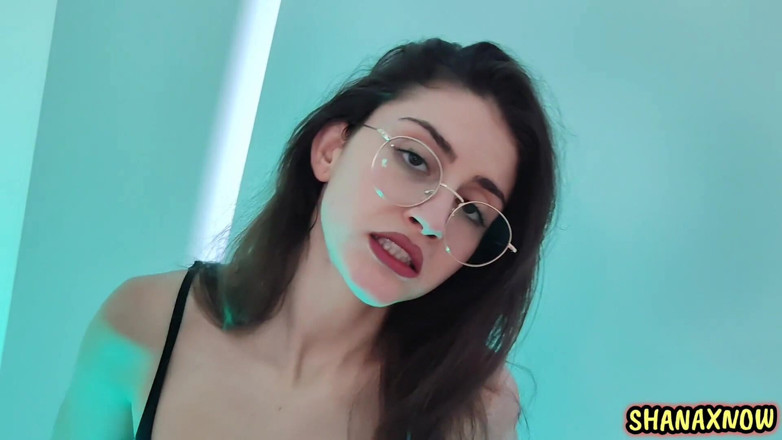 Shanaxnow: 大屁股摇晃脱衣舞女郎ladance戏弄你的阴户