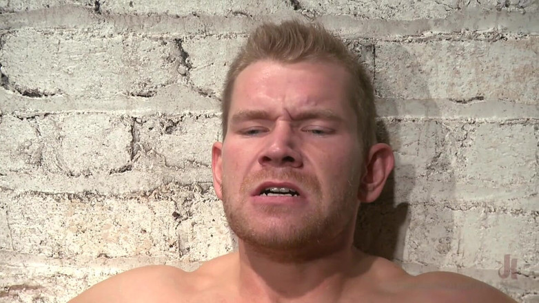 30 Minutes of Torment: Alex Adams soporta la polla, las bolas y el tormento...