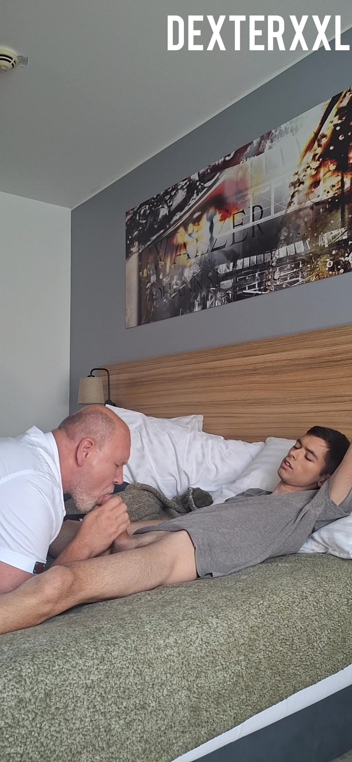 Dexterxxlfun: Rafael amigo sexy y delgado follando mi culo gordito