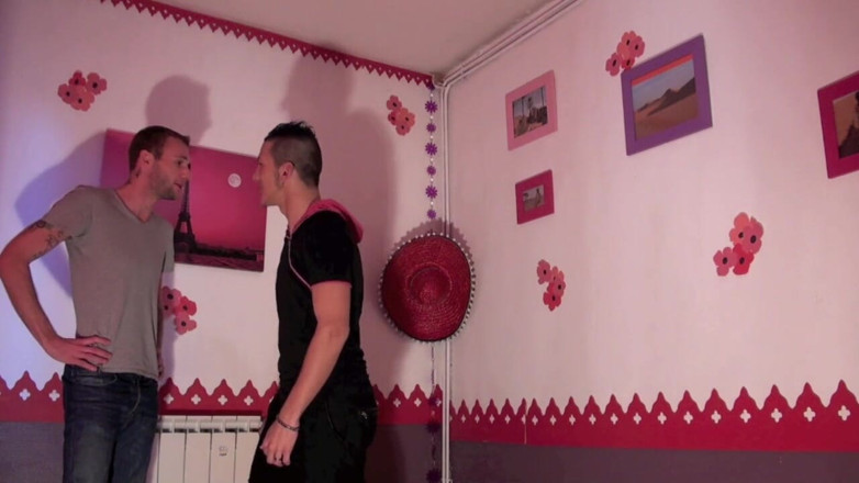 Crunch Boy: Mika se fait baiser par la webcam d'un hétéro