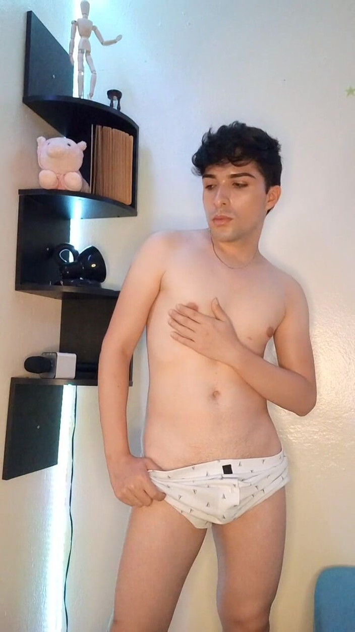 Diego_latinboy: Big Bulge Short Pant