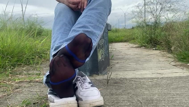 Mr Feet Colombia: Vas a Masajear, Lamer Y Oler Mis Pies Hasta Que...