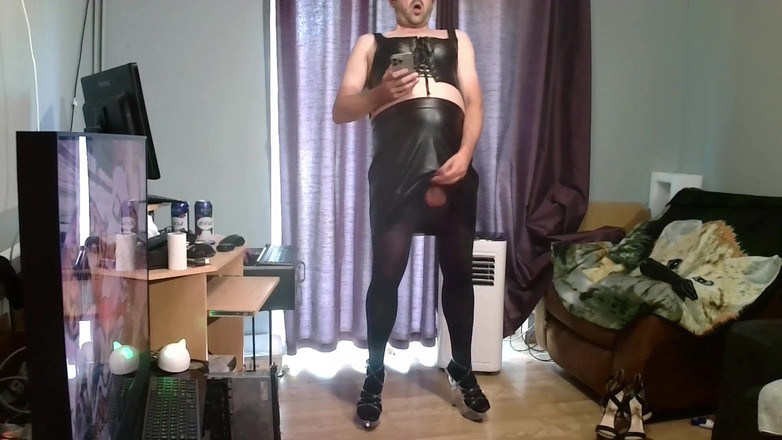 Maninboots: 脈動するアナルのおもちゃでイクManinboots