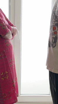 이모의 츄다이 큰 엉덩이를 가진 의붓 이모는 여성용 콘돔을 끼고 어린 조카에게 격렬하게 방치되었습니다.