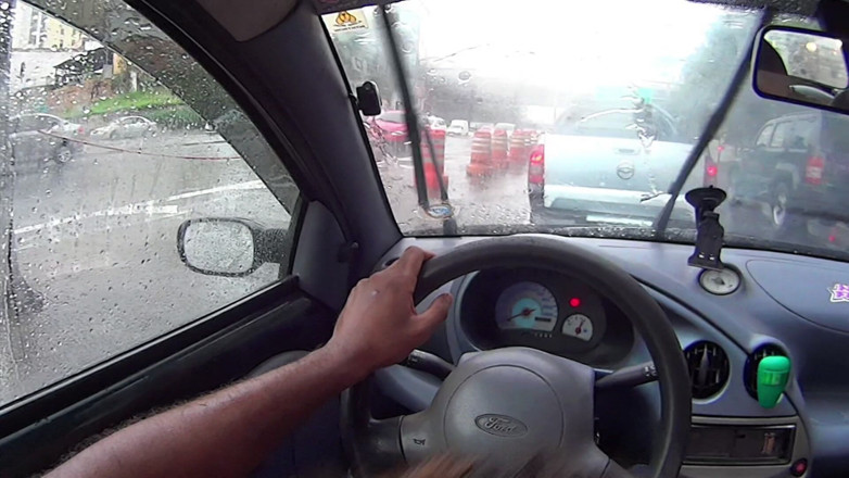 Quente club: Prietenii au dus cu mașina la o fată cu acnee și...