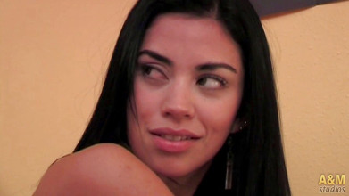 Bonita morena mucama con puto vecino. por A&M Studios: Video Porno ...