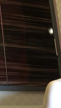 Jovem esposa com um Hobby Safado Petite C Cup - beleza adora provocar e brincar com cada polegada