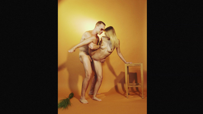 Sensual productions: 小柄なアジア人が大きなペニスで小さな膣を詰め込む