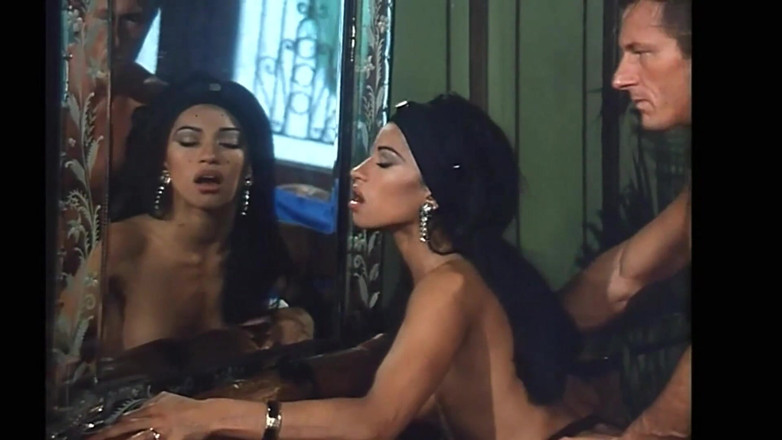 Vintage megastore: Seksi siyah çoraplı ateşli İtalyan klasik esmer büyük sert yarakla sert sikiliyor
