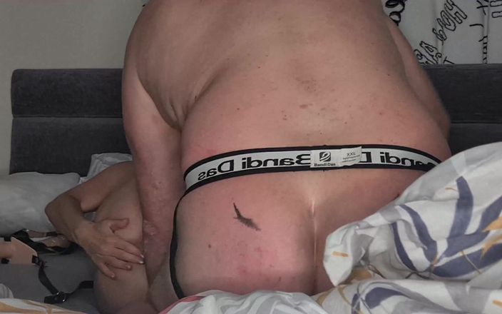 Anal Fetish Couple: Soția excitată vrea să fie masturbată înainte să-mi dea o muie