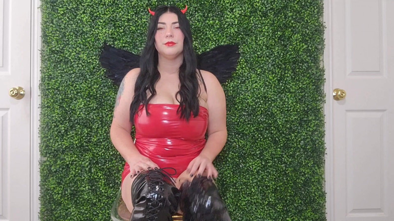 Julia Ryan: Seduced by a Farting Succubus