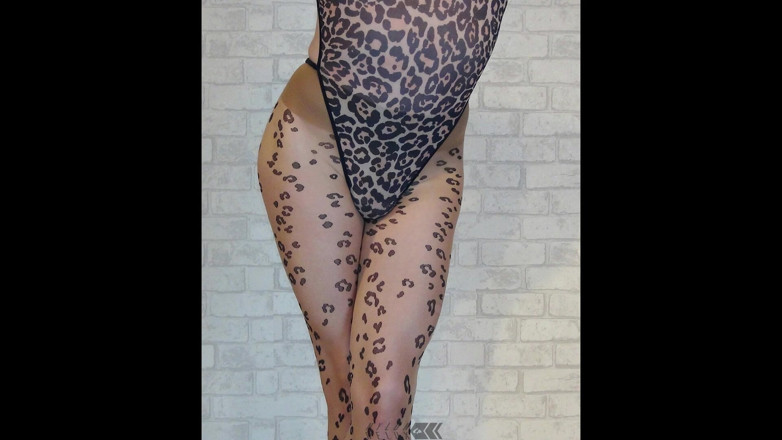 Nylondelux: Leopar külotlu çorap fotoğraf seti