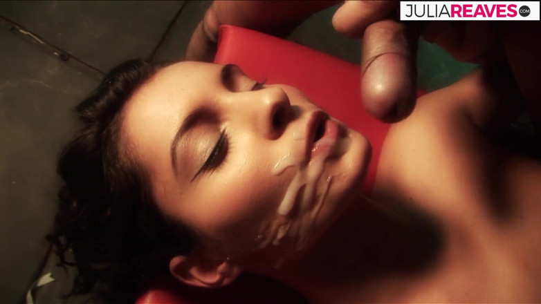 Julia Reaves Darkside: Ả điếm được đút đôi sau khi bú hai con cu khổng lồ