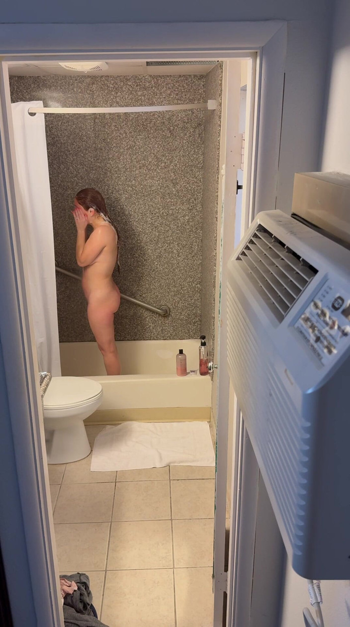 LilRedKinkQueen: Roodharige uitkleden en douchen