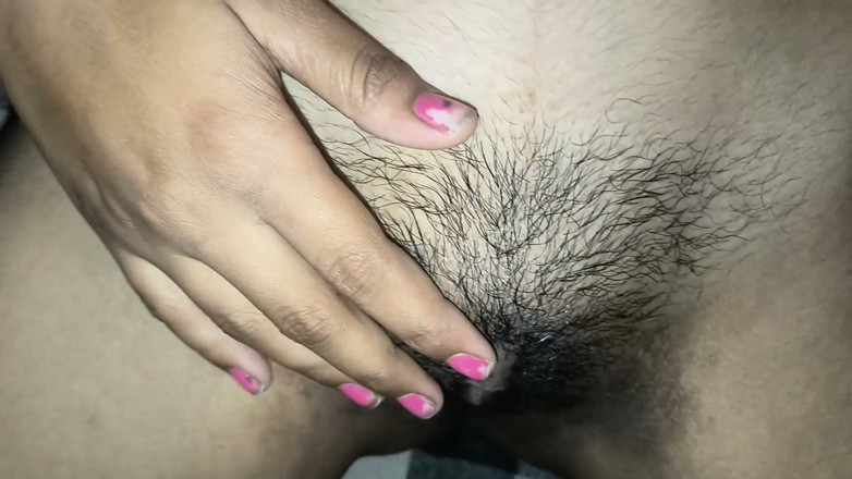 Robbie Dia: Nisha의 상사가 니샤를 윗면에 앉게 하고 물을 꺼냈어