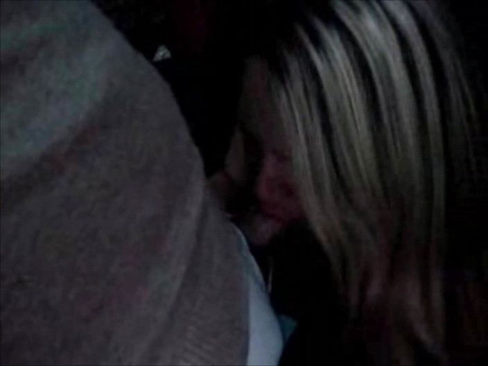 Dogging after dark: Milf fa un pompino a pecorina