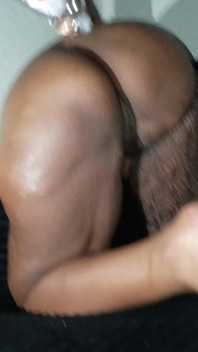 Oil up the Bunz!! (ebony POV)
