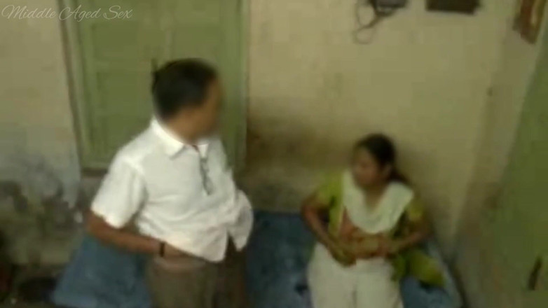 Middle Aged Sex: Indian Real Desi Maid Pussy Licking and Cheating Sex