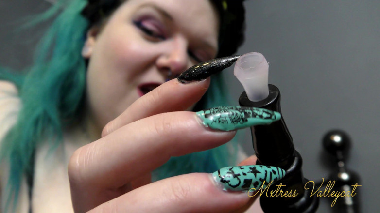 Mxtress Valleycat: Shisha Break
