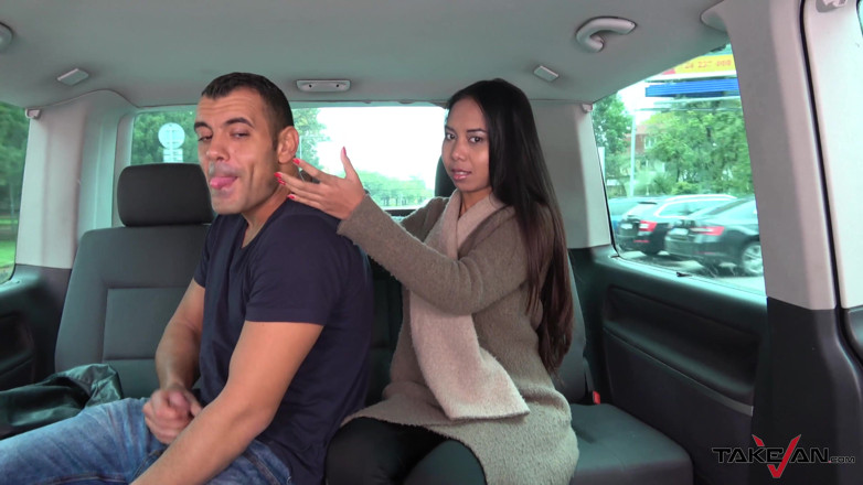 Take Van: Cette Asiatique a besoin d'un ascenseur que ce mec excité...