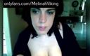 Melinah Viking: Cam Show tette in chat