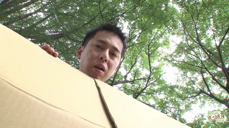 Magic Asian Pussy: Malaikat manis ini agak malu tetapi dia menghisap batang itu...