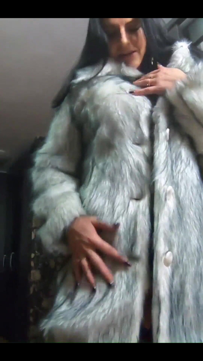 MilfyCalla: Než tě ochutnám, chci pro tebe zkusit nějaké kožešinové oblečení.#milf, #pov, #latina, #bigass, #romance, #joi, #fetish