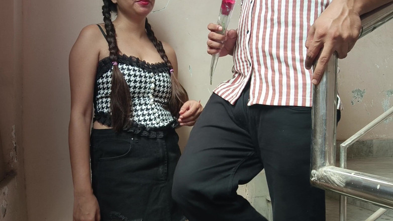 Hornycouple149: Indisches college-mädchen verführt ihren tutor, sie am lehrertag mit einem...