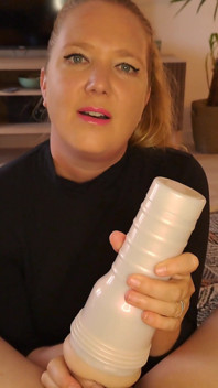 Singura pizdă pe care o vei fute este Acest Fleshlight