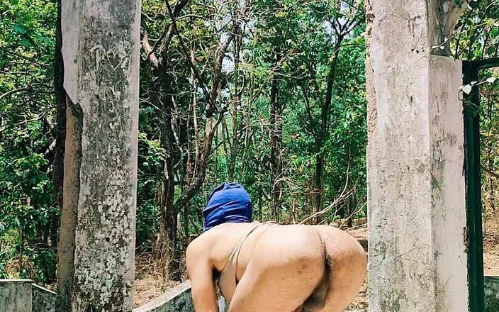 Tani: Tani Gay Outdoor