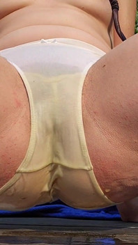 パンティ・ピーとスウェットシャツ