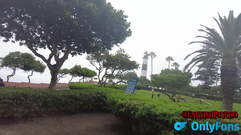 English Psycho: Tiny 5ft5 păpușă trans mi s-a alăturat pentru prânz și mi-a arătat...