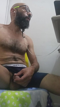 Dengan seluar dalam